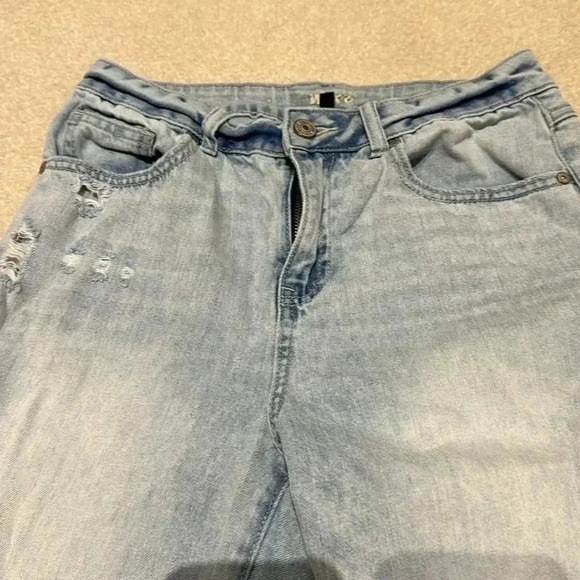 Distresssed jeans size 7 - Picture 3 of 8